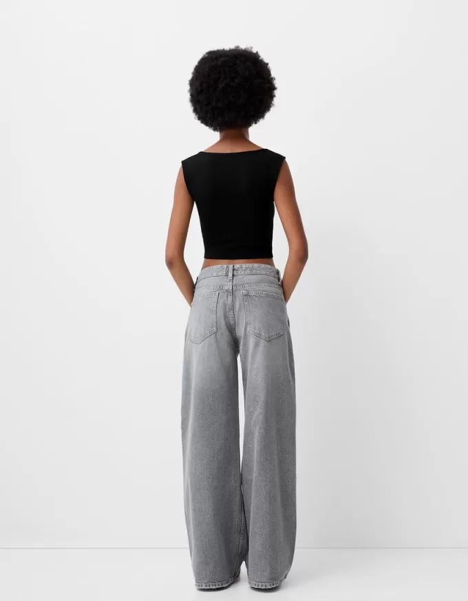 Sleeveless T-shirt with square neckline