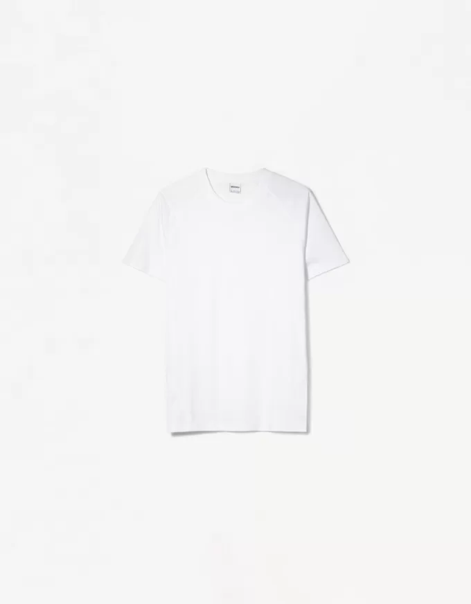Slim-fit short sleeve T-shirt with seams Slim-fit short sleeve T-shirt with seams