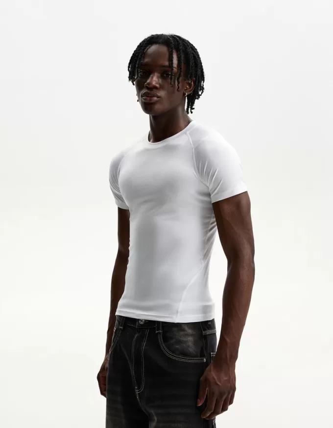 Slim-fit short sleeve T-shirt with seams Slim-fit short sleeve T-shirt with seams