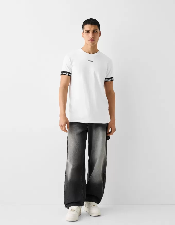 Slim-fit short sleeve T-shirt with stripe detail