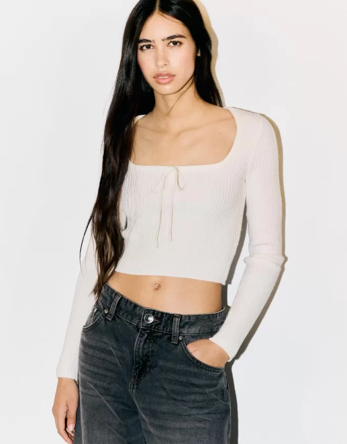 Sweater with a square neckline and bow