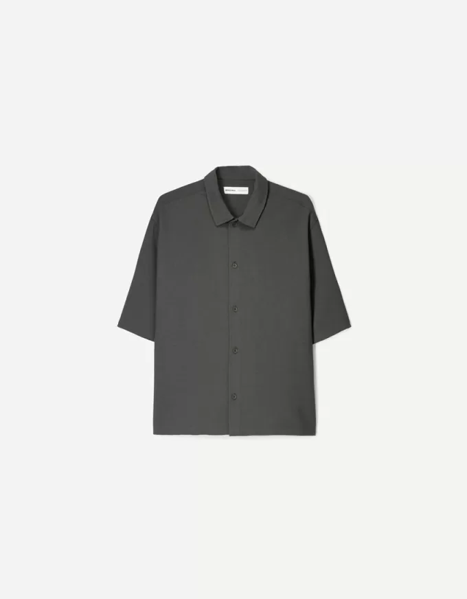 Tailored short sleeve boxy fit shirt