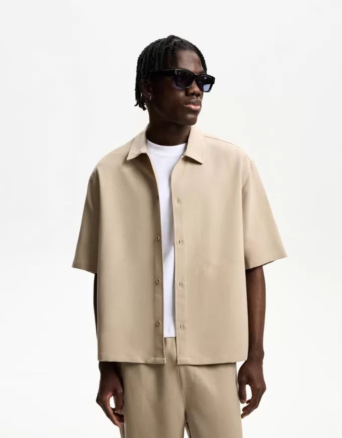 Tailored short sleeve boxy fit shirt