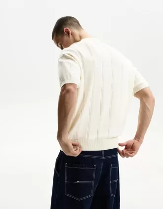 Textured short sleeve polo shirt