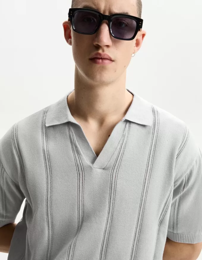 Textured short sleeve polo shirt