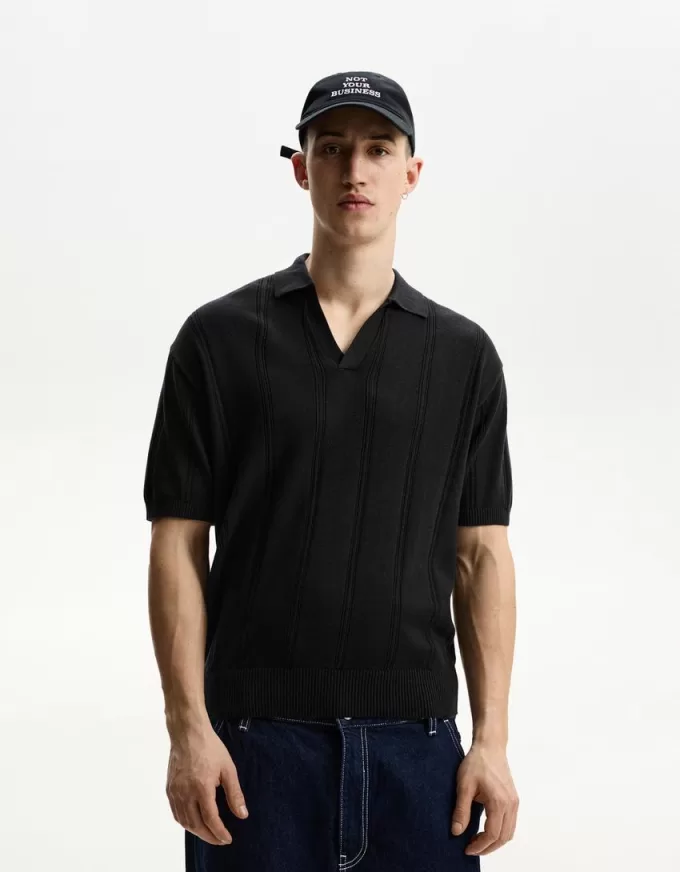 Textured short sleeve polo shirt