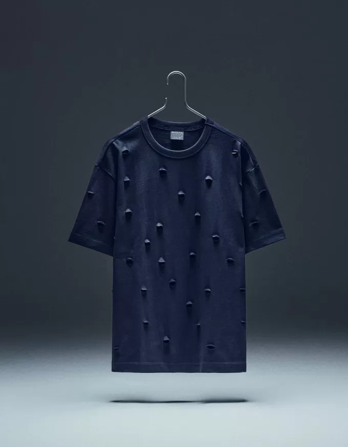 Thick fabric short sleeve T-shirt with seams