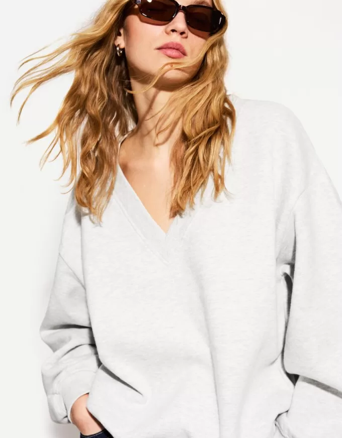 V-neck sweater V-neck sweater