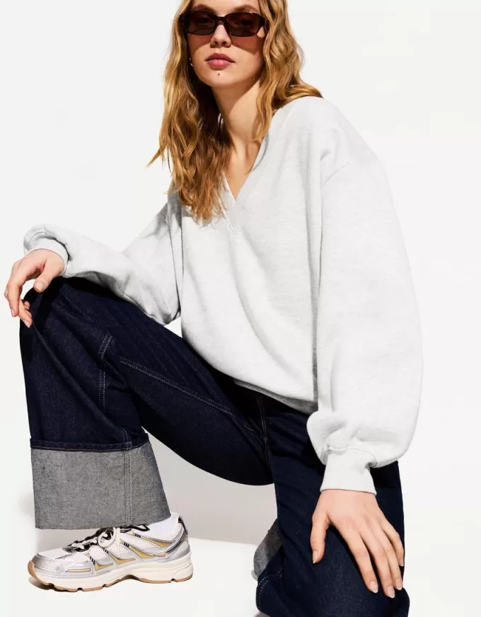 V-neck sweater V-neck sweater