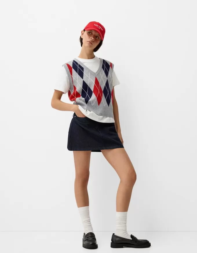 V-neck vest with argyle pattern