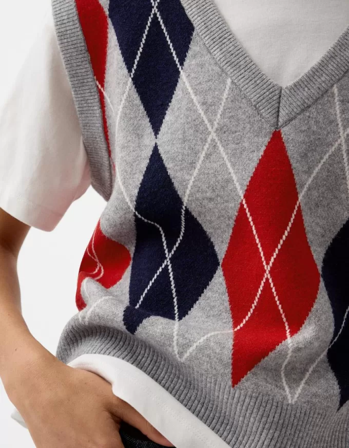 V-neck vest with argyle pattern