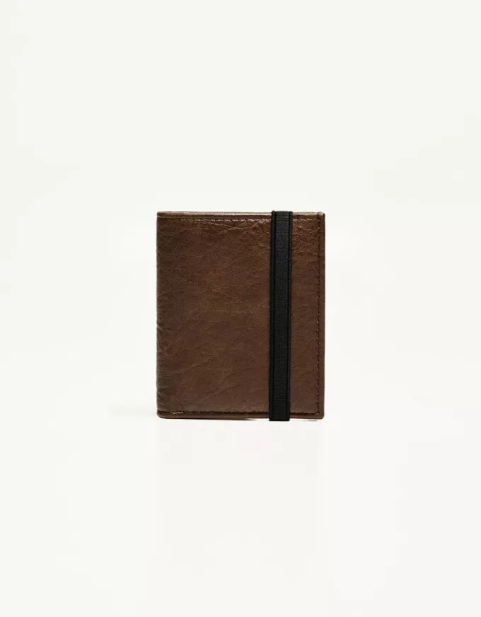 Wallet with elastic closure
