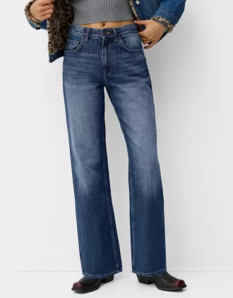 Wide-leg ’90s jeans