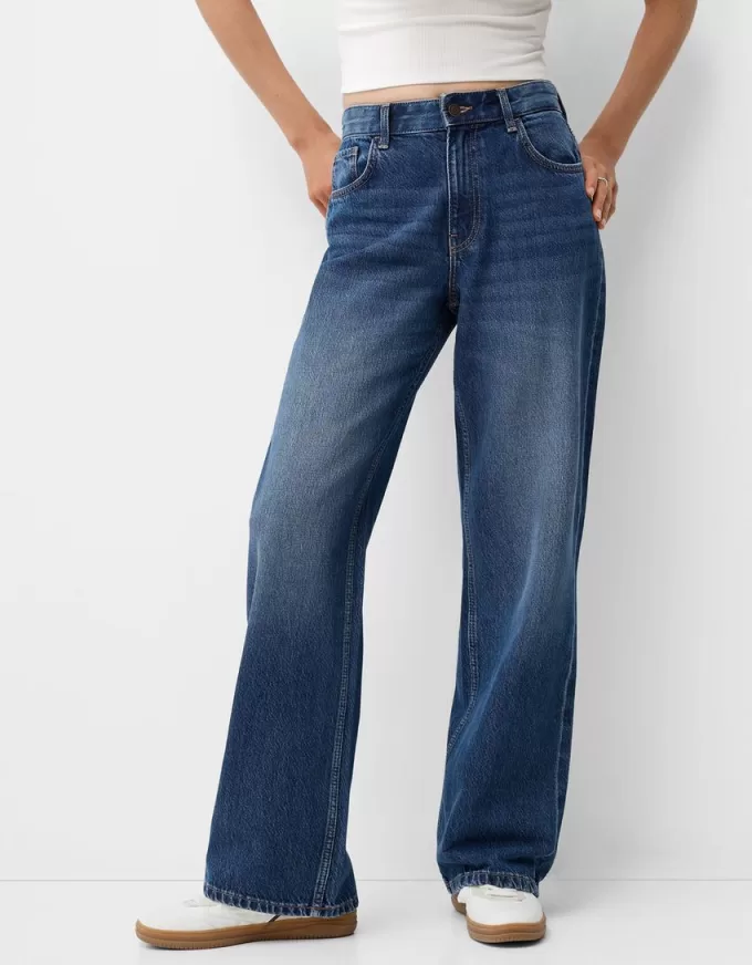 Wide-leg ’90s jeans Wide-leg ’90s jeans