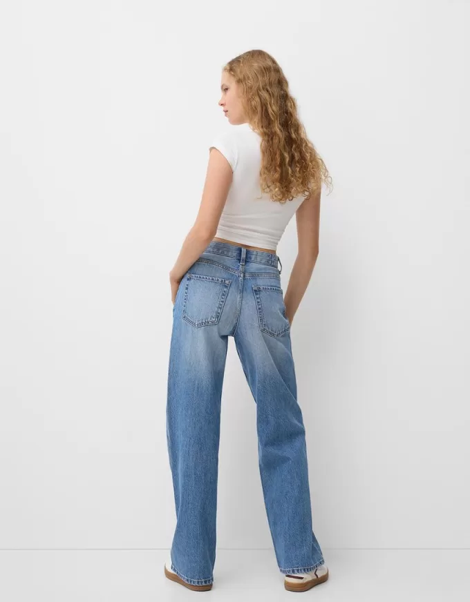 Wide-leg ’90s jeans Wide-leg ’90s jeans