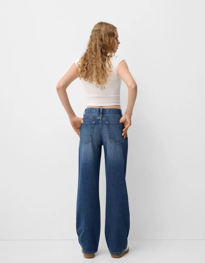 Wide-leg ’90s jeans Wide-leg ’90s jeans
