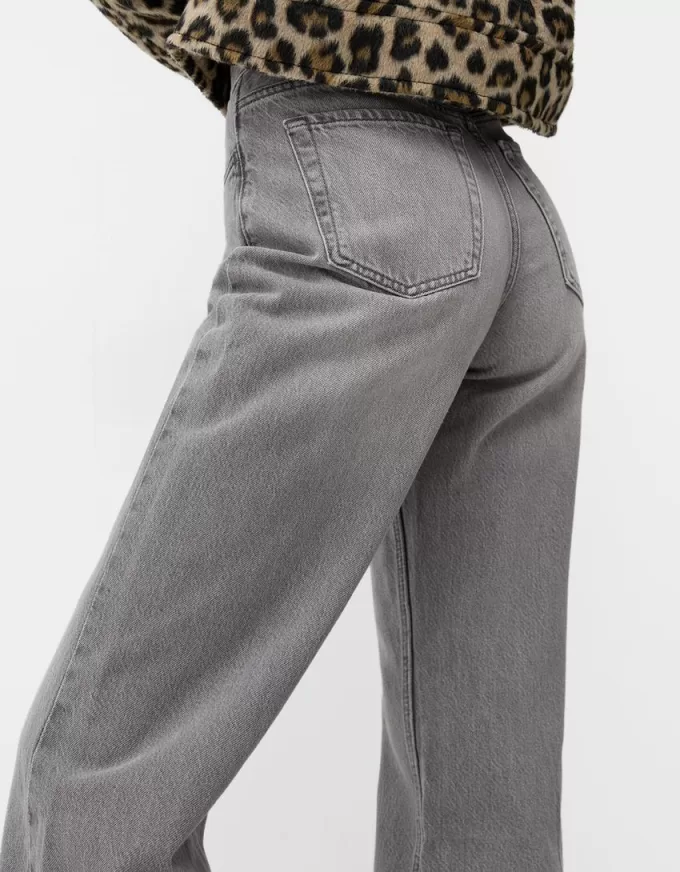 Wide-leg ’90s jeans Wide-leg ’90s jeans