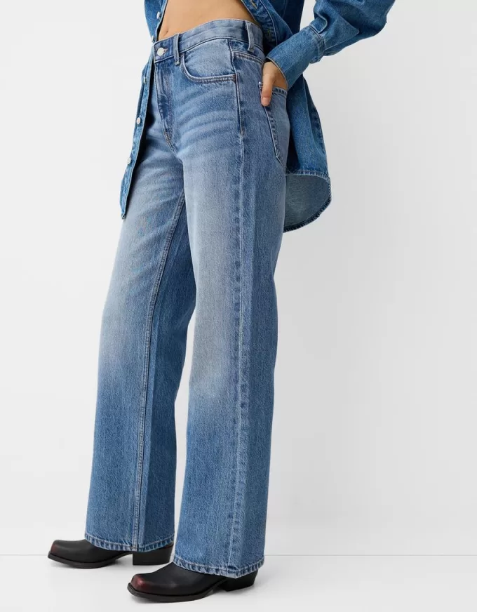 Wide-leg ’90s jeans Wide-leg ’90s jeans