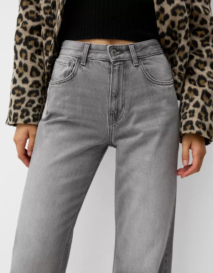 Wide-leg ’90s jeans Wide-leg ’90s jeans