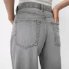 Wide-leg ’90s jeans Wide-leg ’90s jeans