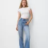Wide-leg ’90s jeans Wide-leg ’90s jeans