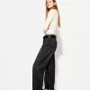 Wide-leg ’90s jeans with turn-up hems