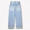 Wide-leg ’90s jeans with turn-up hems Wide-leg ’90s jeans with turn-up hems