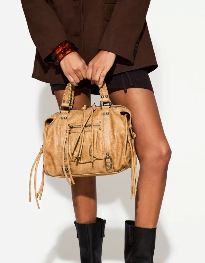 Worn-effect bowling bag with straps Worn-effect bowling bag with straps