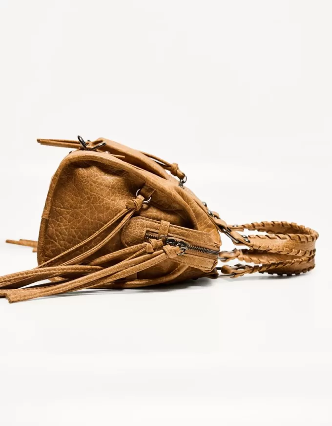 Worn-effect bowling bag with straps Worn-effect bowling bag with straps