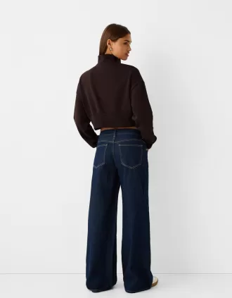 Zipped sweatshirt with embroidery